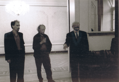 Jonas Mekas im Salon des Institut français, Reinhard W. Wolf, Jonas Mekas, Toni Keim